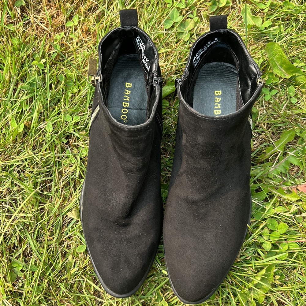 NWOT FREE!! Bamboo Black suede boots.  SZ 8